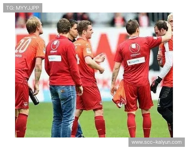 雪天作战，汉堡vs勒沃库森比赛条件艰苦